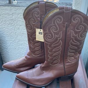 Tony Lama mens vintage western boots. Size 10 1/2 D, color brown. Never worn.
